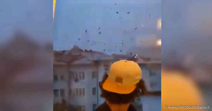 Tromba d’aria in centro a Cortina d’Ampezzo: scoperchiato il tetto della scuola – Video