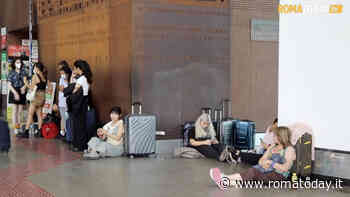 VIDEO | Caos treni, turisti e pendolari tra cancellazioni e ritardi