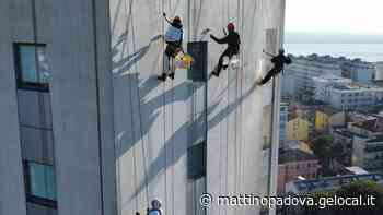 Impalcature troppo costose, boom per l'edilizia acrobatica a Jesolo e in Veneto - Il Mattino di Padova
