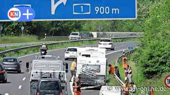 Auto rammt Wohnwagen auf A20 bei Lübeck – langer Stau im Rückreiseverkehr