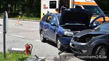 Fahrer (20) aus Kreis Altötting übersieht Vorfahrt: Frau aus Unterreit (51) bei Unfall in Wasserburg verletzt