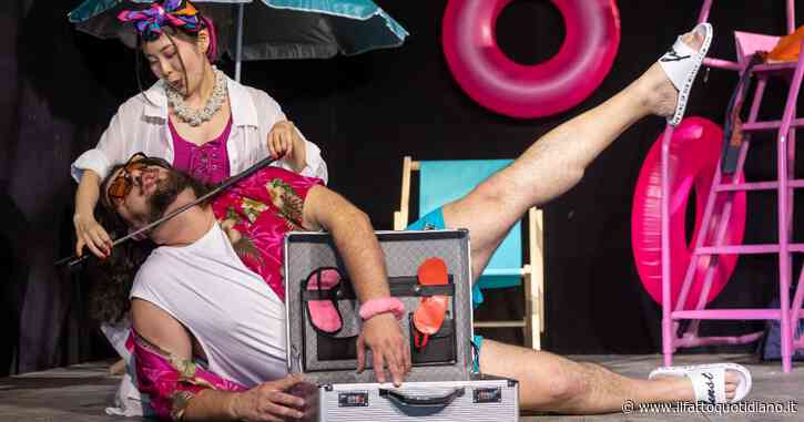 C’è del bondage in Donizetti: VoceallOpera trasforma le botte di “Rita” in un gioco erotico. Il palcoscenico? In un cascinale in campagna