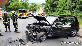 Siegen: Auto gerät unter Tieflader – Frau schwer verletzt - WP News