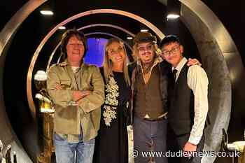 Johnny Depp leaves 'large tip' after booking out Birmingham curry house - Dudley News