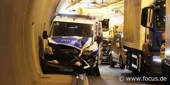 Jena: Karambolage im Tunnel: Drei Polizeiwägen kollidieren bei Unfalleinsatz - FOCUS Online