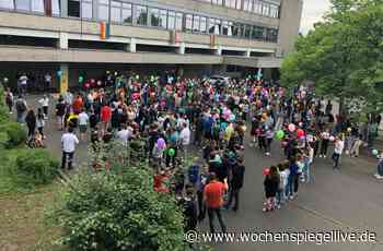 1.000 bunte Luftballons zum Tag gegen Homophobie - Euskirchen - WochenSpiegel