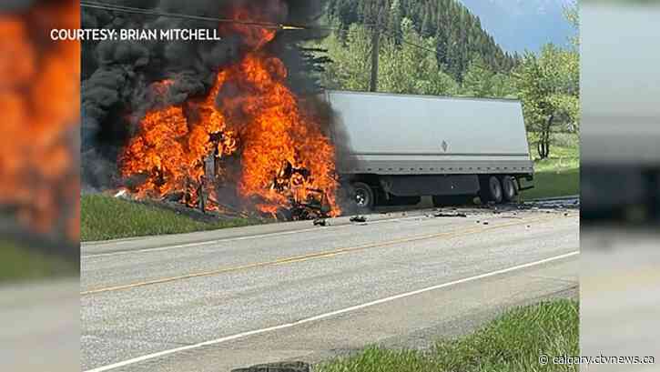 Highway 3 near Alta. border re-opens after head-on collision