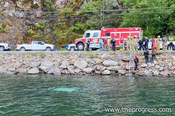 PHOTOS: Driver recovering in hospital after vehicle plunges into Harrison Lake – Chilliwack Progress - Chilliwack Progress