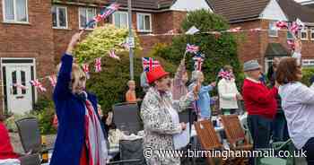 Dancing and singing in the streets of Sutton Coldfield to celebrate the Platinum Jubilee - Birmingham Live