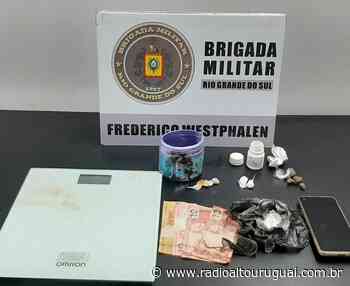 37° BPM prende indivíduo por tráfico de drogas em Frederico Westphalen - Rádio Alto Uruguai