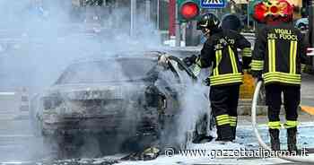 Auto in fiamme al casello di Fornovo - Video - Gazzetta di Parma
