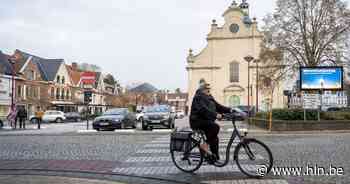 Gemeente start met schilderen nieuwe parkeerplaatsen Markt | Zele | hln.be - Het Laatste Nieuws