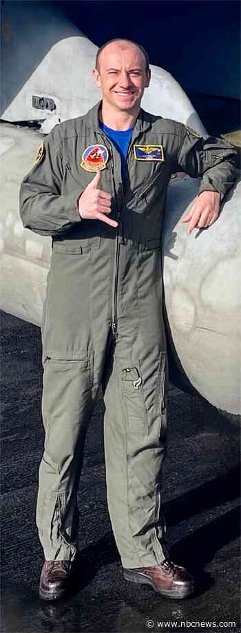 Pilot killed in Navy jet fighter crash in California desert