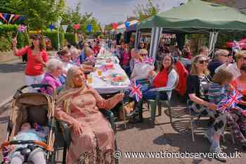 Over 200 people enjoy Devereux Drive jubilee street party