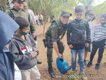 Escolares de Mococa participam de palestra e plantio de árvores com policiais militares ambientais - Repórter Naressi