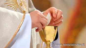 Si accascia a terra durante la messa: attimi di paura per il parroco di paese - BresciaToday