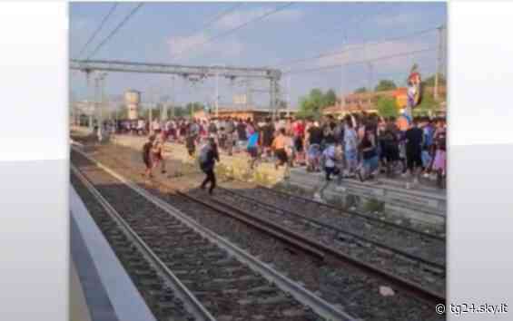 Peschiera del Garda, maxi-rissa e molestie: aperte due inchieste dalla Procura di Verona - Sky Tg24