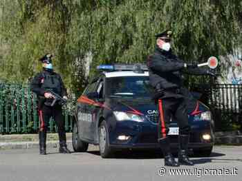 Fuggono dai carabinieri e si schiantano: un morto