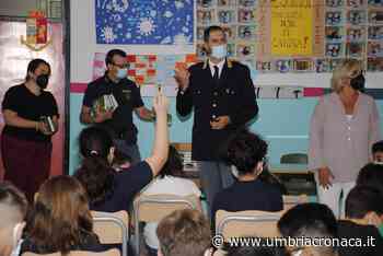 La Polizia di Foligno consegna l'agenda scolastica a studenti di 13 istituti - Il quotidiano che racconta l'Umbria - Umbria Cronaca