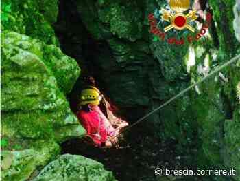 Intrappolato a cento metri di profondità: vigili del fuoco al lavoro - Corriere della Sera