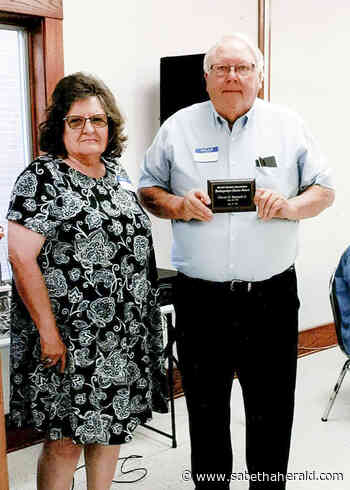 Oliver Bennett, Jim Jenkins receive Distinguished Alumni Awards - The Sabetha Herald Inc.