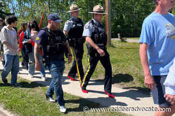 Hundreds 'Walk A Mile in Her Shoes' in Sylvan Lake – Red Deer Advocate - Red Deer Advocate