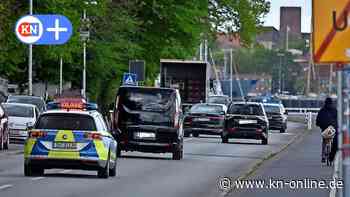 Weshalb schwarze Limousinen mit Polizei-Eskorte durch Kiel fahren - Kieler Nachrichten