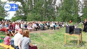 Sehnde: Taufe für Kinder bei Pfingstgottesdienst im Gretenberger Teich - HAZ
