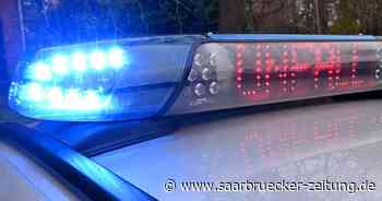 Unfall in Wadern im Saarland: Nackter Autofahrer baut Unfall mit Cabriolet - Saarbrücker Zeitung