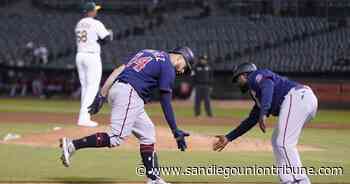 Sánchez y Lewis impulsan a Mellizos a triunfo ante Atléticos - The San Diego Union-Tribune