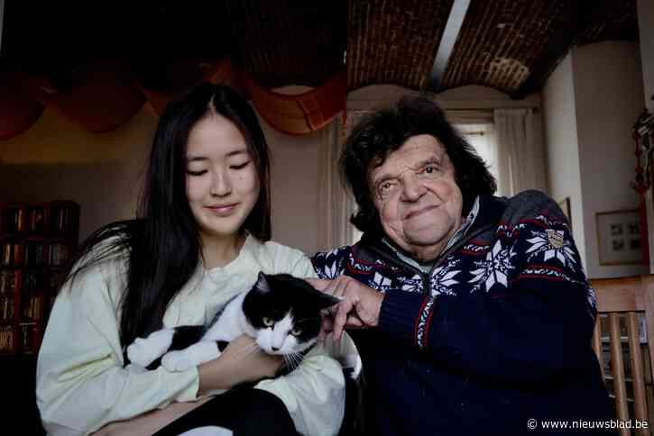 Dochter van overleden acteur Pol Van Hoof (73) start crowdfunding voor zijn uitvaart: “Er is weinig ondersteuning voor jongvolwassen wezen”