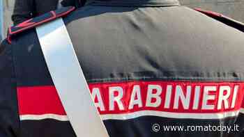 Si nascondono alla vista dei carabinieri, in auto grimaldelli e attrezzi da scasso