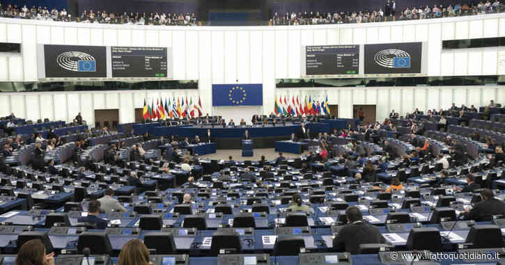 Ok dell’Europarlamento: stop a vendite di auto a benzina e diesel dal 2035. Ma boccia la riforma del mercato sulle emissioni di Co2