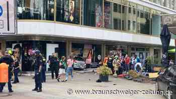 Berlin: Auto rast in Schülergruppe – eine Tote, Verletzte