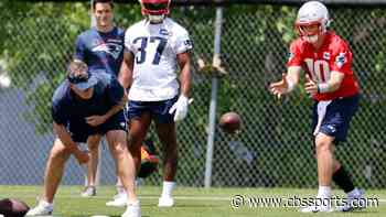 LOOK: Patriots' Bill Belichick plays center for Mac Jones during team's mandatory minicamp
