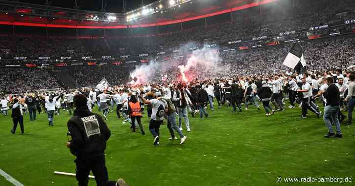 Nach Platzsturm: Geisterspiel auf Bewährung für Frankfurt
