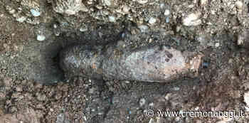 Bimbo trova una bomba in spiaggia Intervento dei Guastatori di Cremona - CremonaOggi