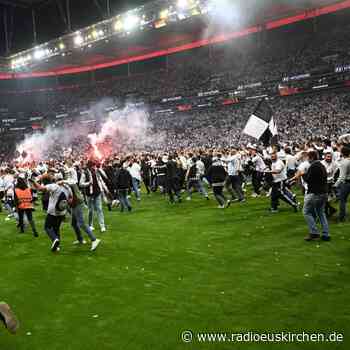 Nach Platzsturm: Geisterspiel auf Bewährung für Frankfurt - radioeuskirchen.de