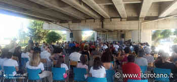 Crotone, a Margherita saggio musicale degli studenti sotto il ponte del cavalcavia della S.S. 106 - Il Cirotano