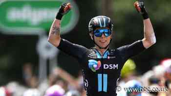 Women's Tour: Lorena Wiebes sprints to a dominant victory to take stage two in Harlow