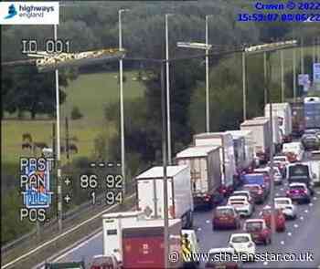 M62 carriageway closed and queuing traffic building after serious crash - St Helens Star