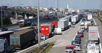 Linkerrijstrook versperd op Brusselse Buitenring | Brussel | hln.be - Het Laatste Nieuws