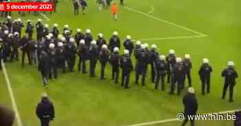 Zaak tegen Beerschotsupporter die vuurpijl naar tribune gooide, wordt uitgesteld - Het Laatste Nieuws