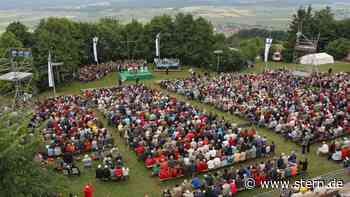 Ansbach: Protestanten feiern Kirchentag auf dem Hesselberg - STERN.de