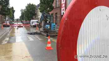 Omleiding voor doorgaand verkeer in Sint-Gillis-Dendermonde door wegverzakking - TV Oost