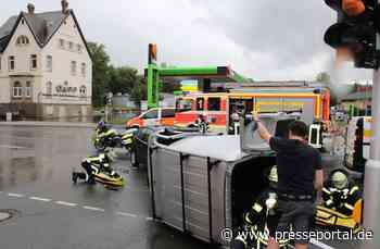 POL-HA: Kastenwagen landet nach Unfall auf der Seite