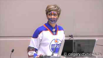 'Itchy and uncomfortable': Calgary mayor dons Oilers face paint, jersey after losing playoff bet - CTV News Calgary