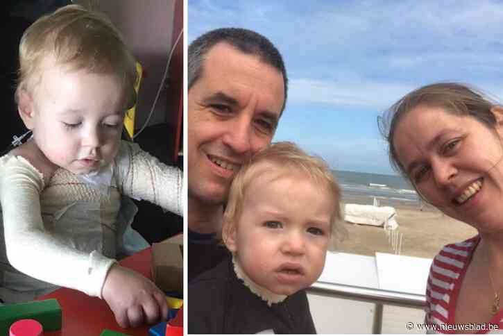 “Hopelijk kan hij zijn verjaardag thuis vieren”: na zeven maanden in brandwondencentrum verhuist Mats (1) naar zee voor revalidatie