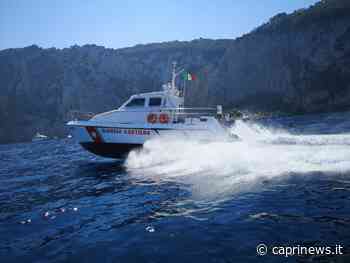 Affonda a Massa Lubrense barca con 13 persone a bordo, da Capri partiti i soccorsi con la motovedetta della Guardia Costiera - Capri News