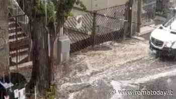 Maltempo a Roma, a Montesacro la strada è un fiume d'acqua